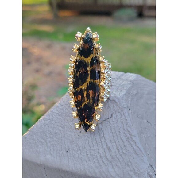 Betsey Johnson Leopard Print Statement Ring Lucite Rhinestone size 7.5s - Picture 2 of 8